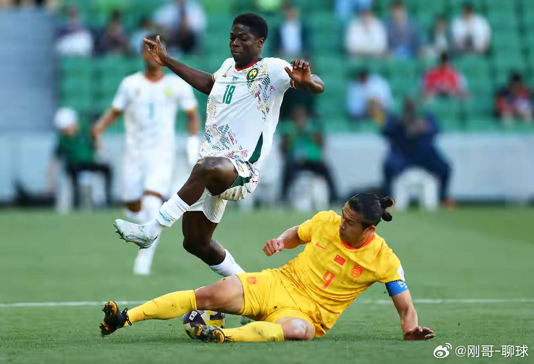 FIFA系列赛-开场9分钟连丢两球 国足0-2不敌喀麦隆收官国足0比2喀麦隆国足