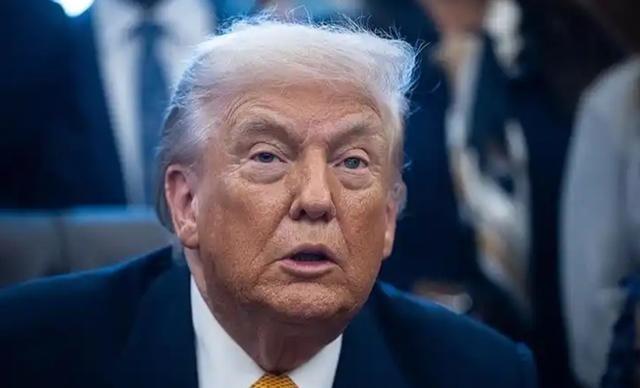 美国民主党若是赢了中期选举，那么特朗普的“末日”就要来临了！
多项最新民调反映出