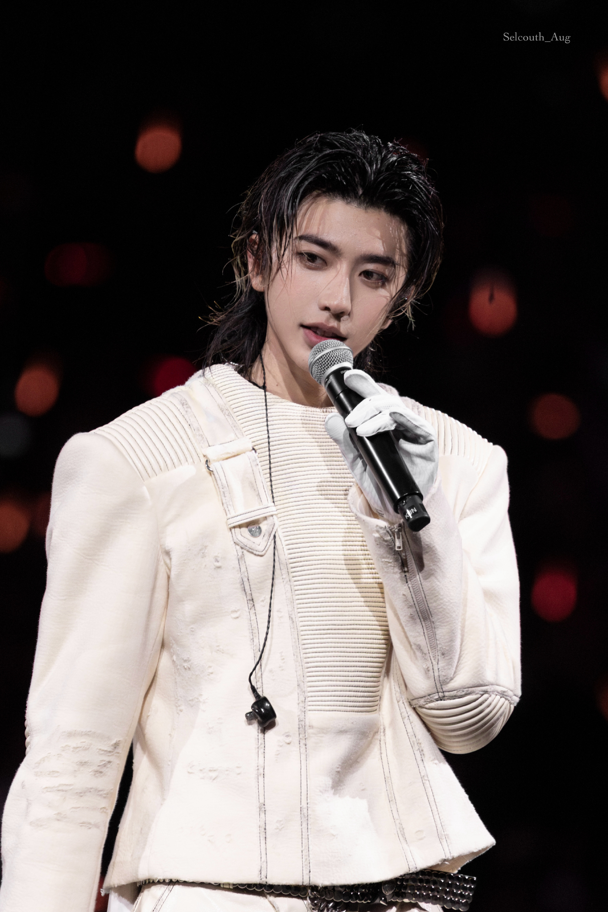 萌萌哒小可爱，好幼脸好小，请问你今年几岁蔡徐坤thedeadman演唱会
