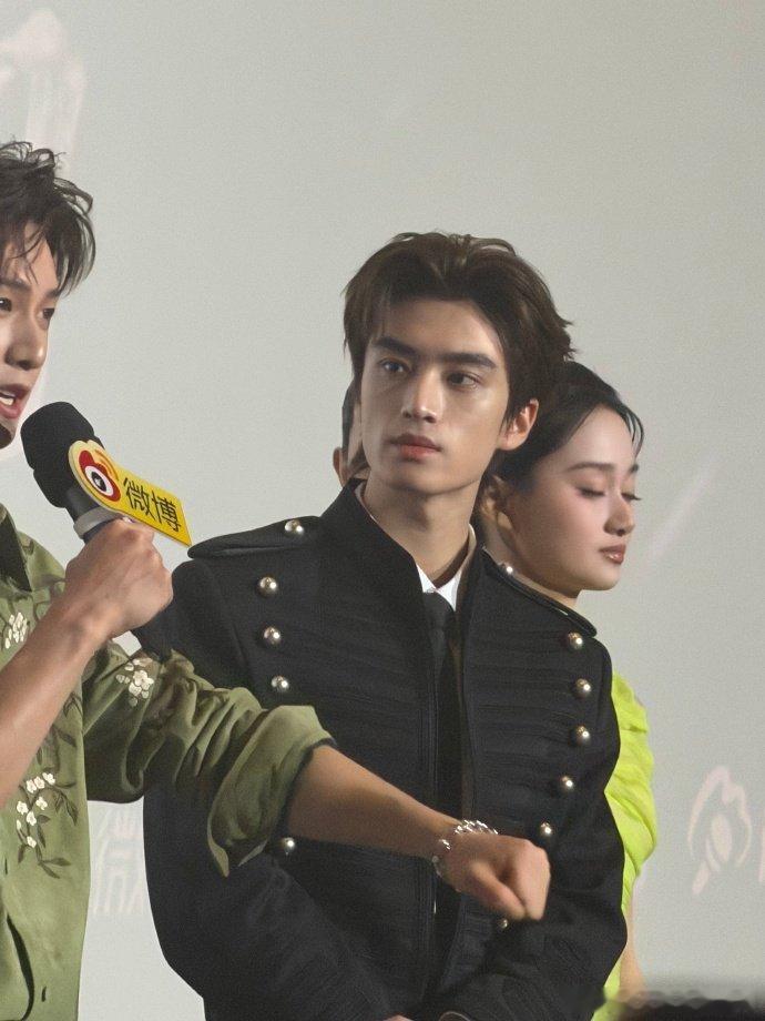 张康乐说的经常结婚是咋回事张康乐这个经常结婚的设定也太敢了，很难不好奇剧情走向，