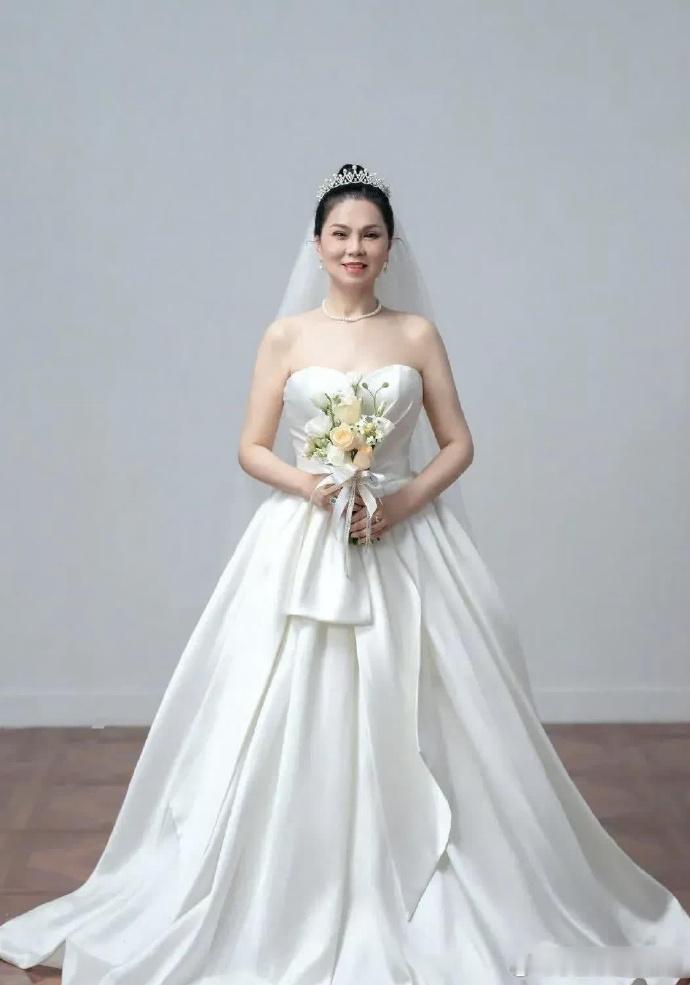 沈梦辰是否整容过，只需看看她的妈妈就能揭晓答案啦！几乎长得一样 