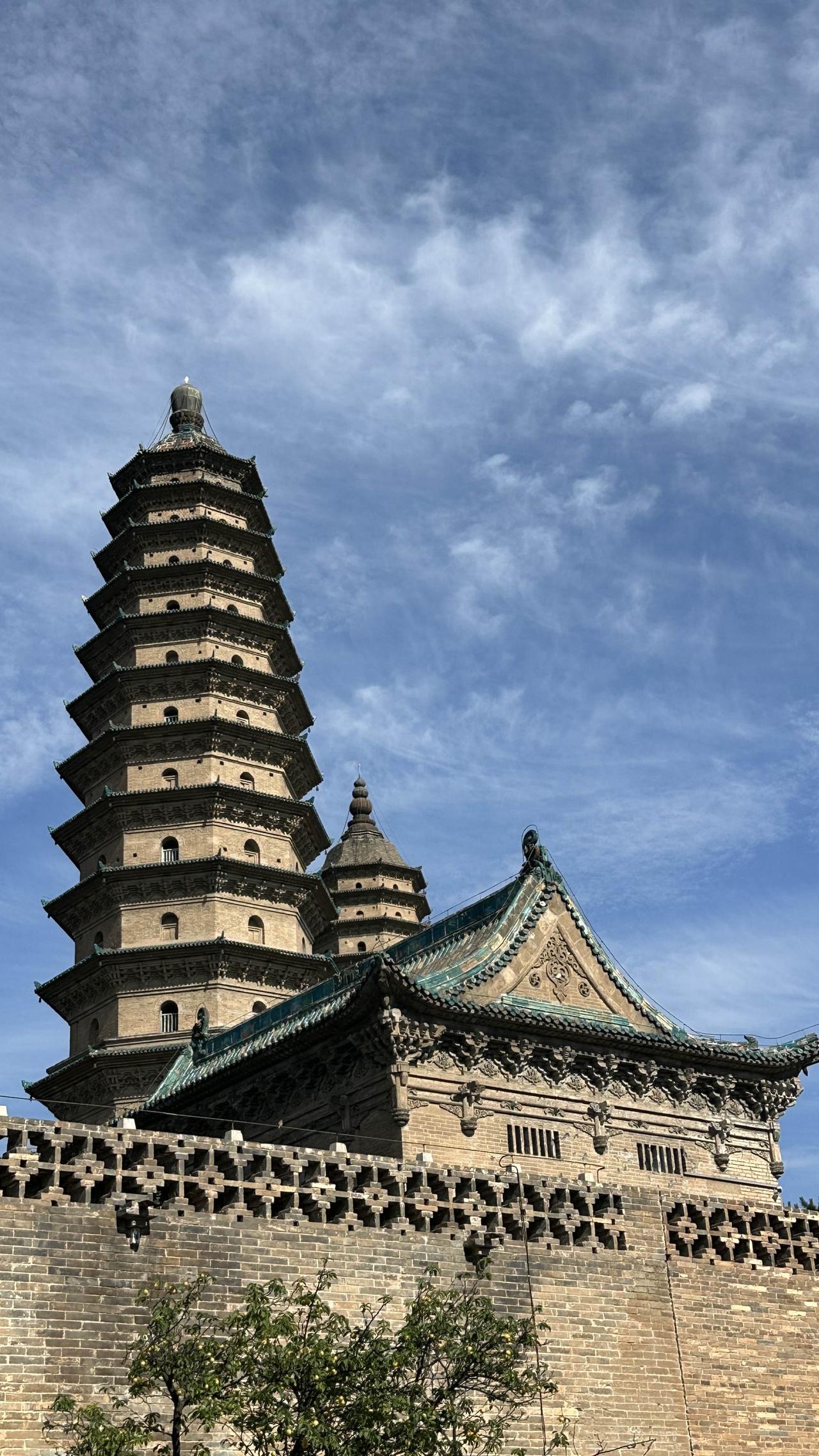 太原市双塔寺真的壮观好看～还可以登文宣塔感受，俯览城市风景。阿弥陀佛，善哉善哉！
