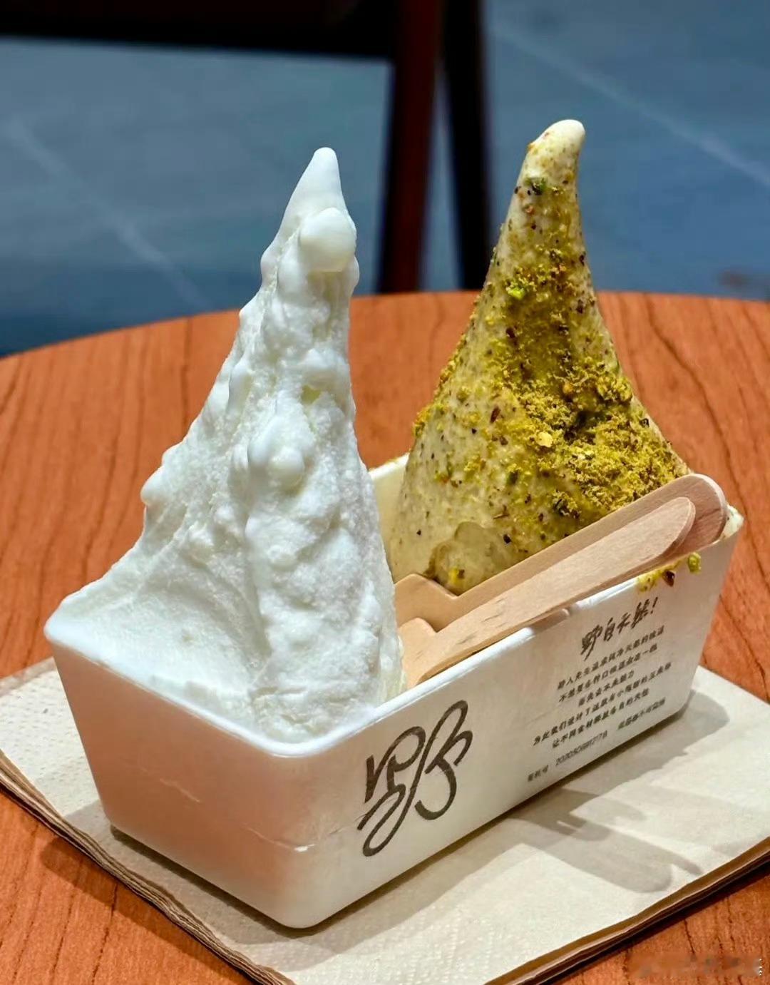 罗永浩 野人先生西贝哈哈哈，野人先生的冰淇淋能吃饱[哈哈]更像粮食，你们能懂我的