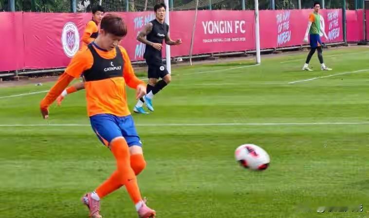 山东泰山队冬训热身赛五轮不胜，昨天与韩国球队热身赛2：2平，陈蒲进一球，结束第一