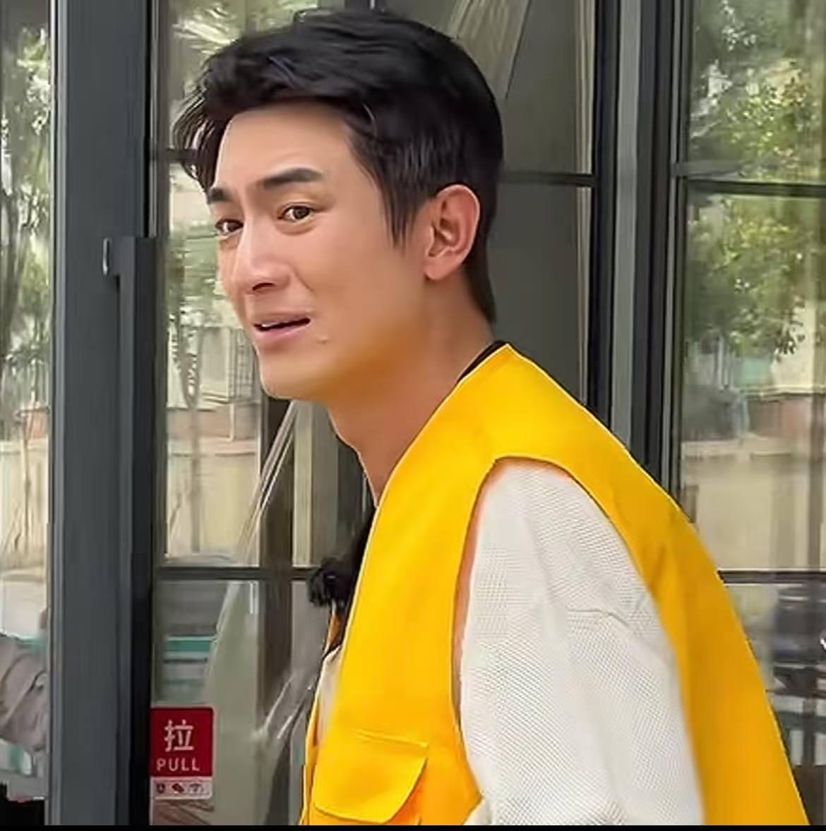 林更新昨天送外卖，
暴露了一个真相，
那就是：一个男人不管长得多帅，多有型，身材
