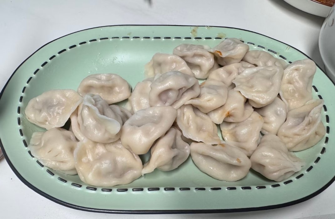 这样的月嫂是不在市场流通的，光是朋友推荐都忙不过来了 ​​​