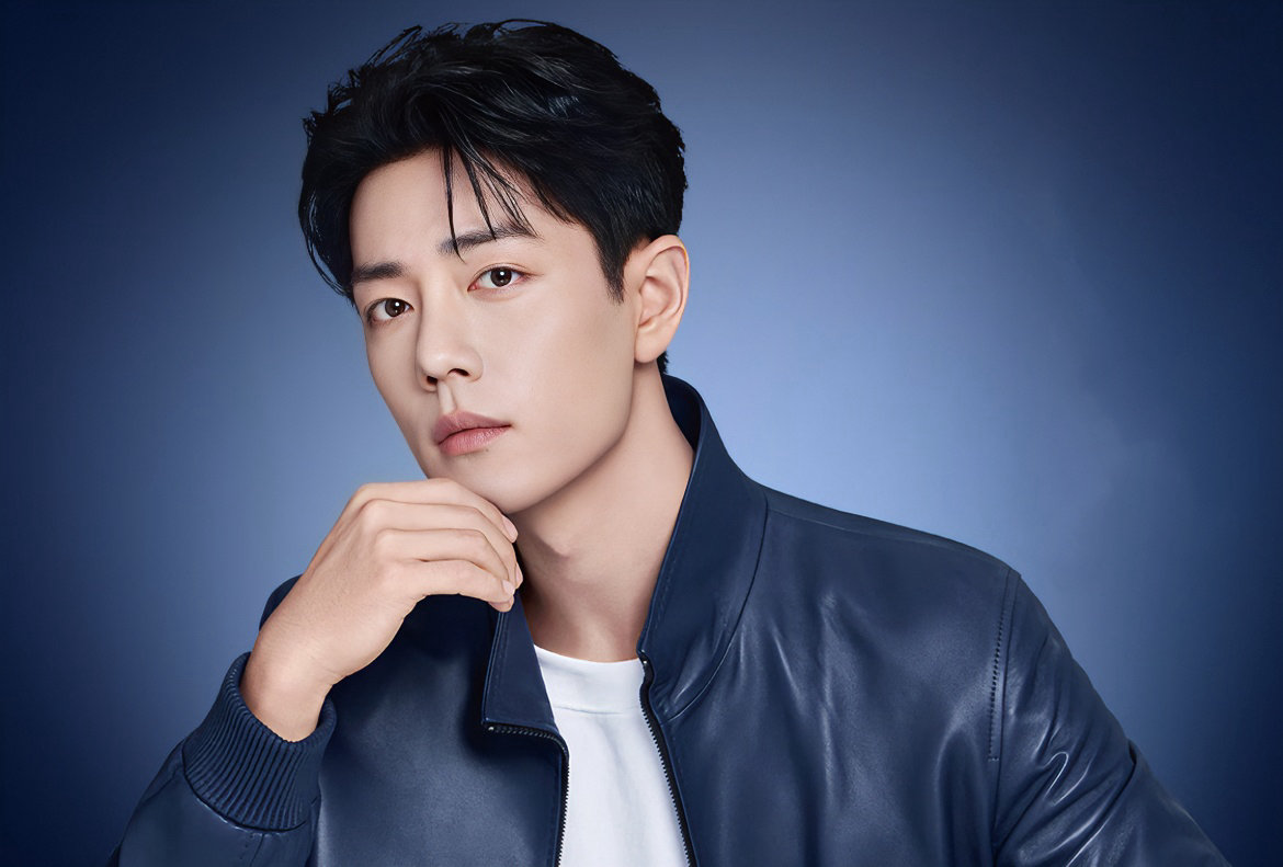 肖战下颚线也有代言了 用实力印证“行走的广告牌”！肖战的下颚线清晰到自带焦点，这