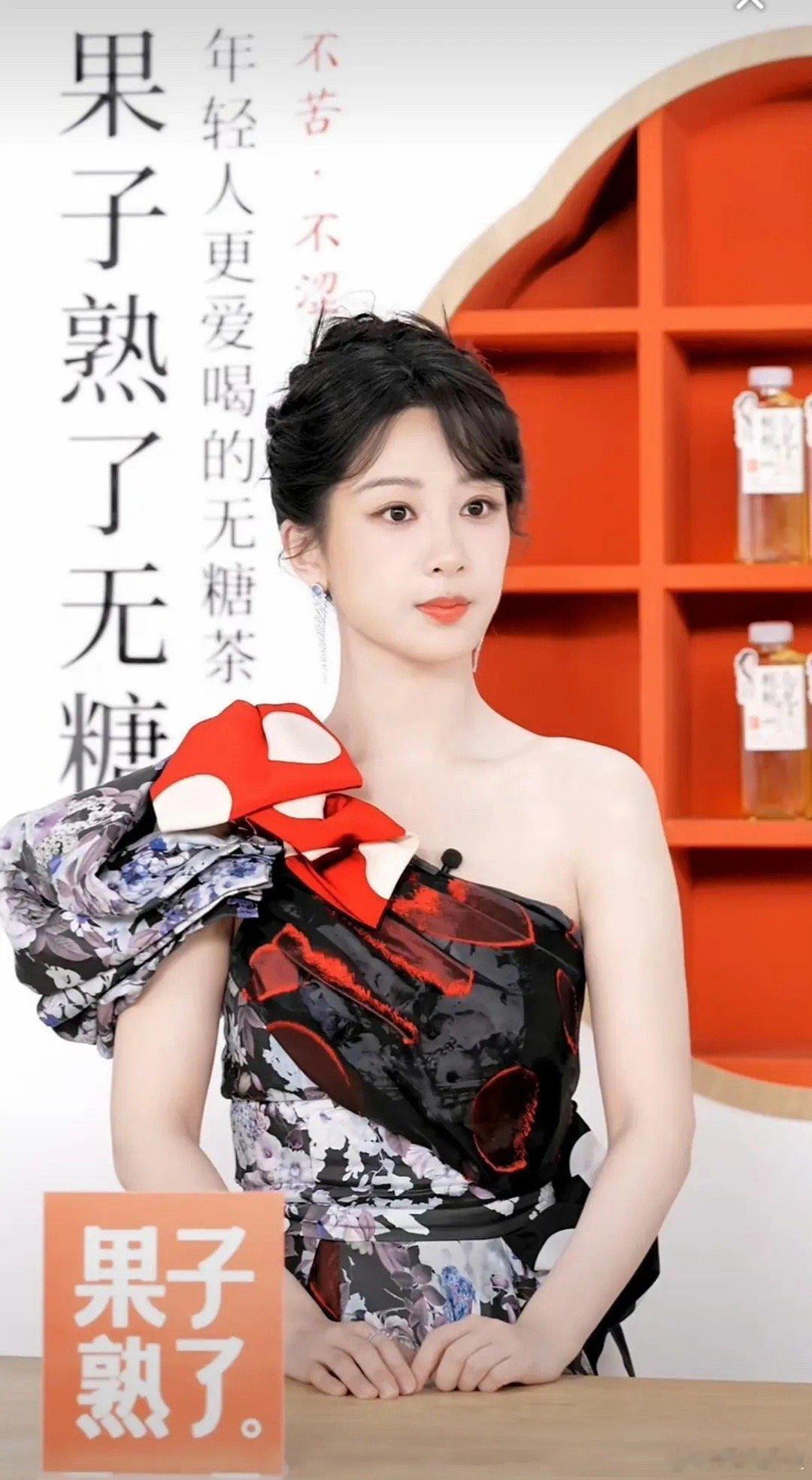 杨紫最近状态演生命树好浪费，这两次妆发也很好看呀。 ​​​