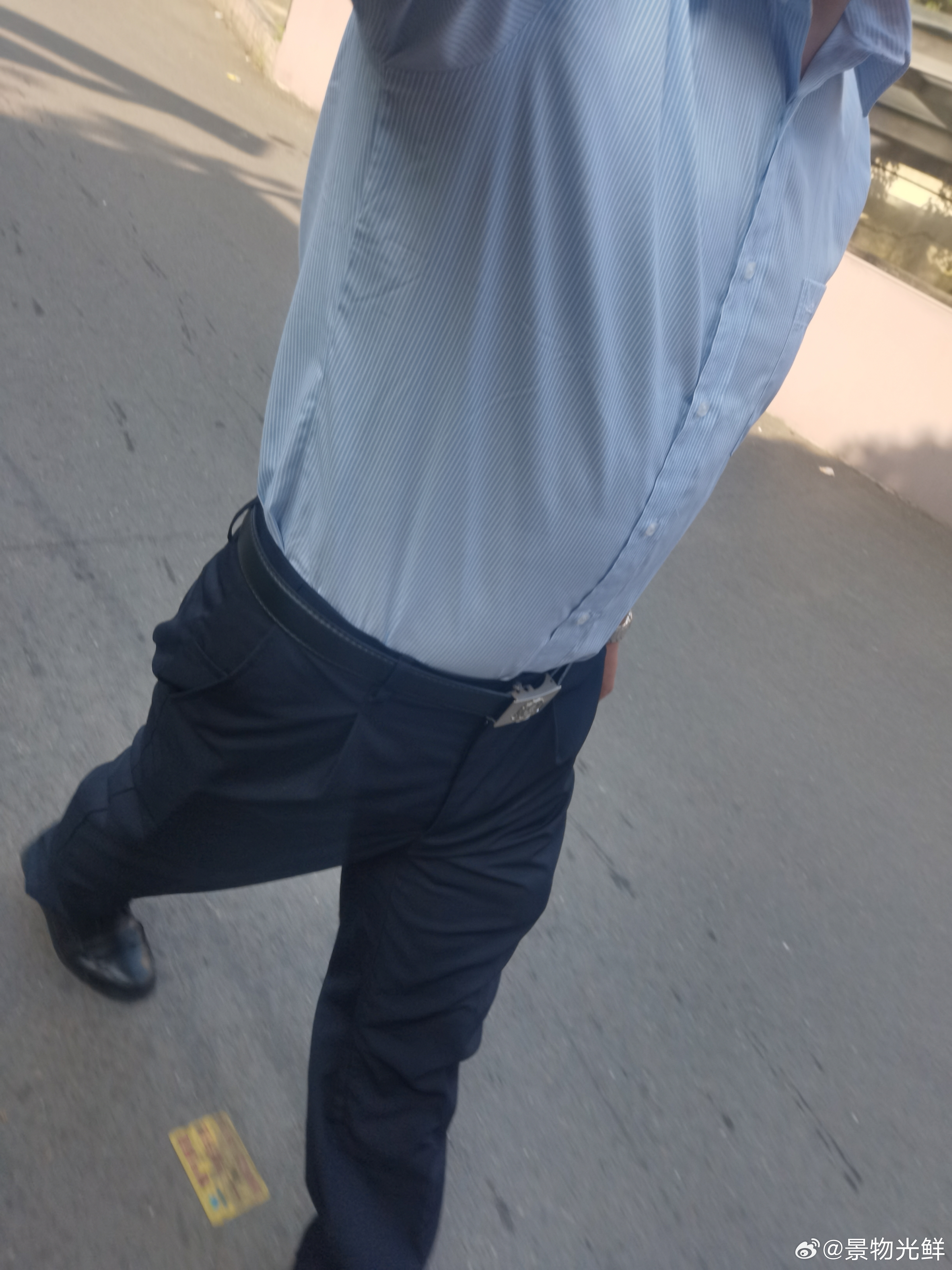 到单位了，不过今天来早了，空荡荡。 