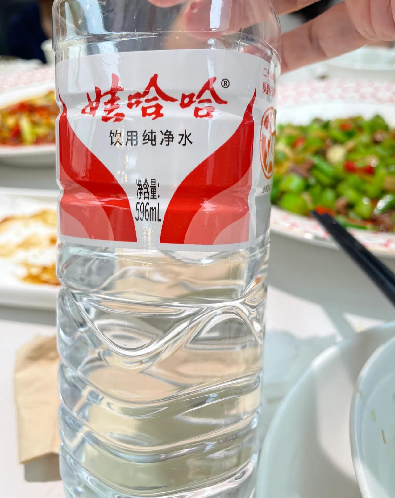 第一次在深圳的餐馆喝到国民神水娃哈哈！！
网友的力量是无穷的…
我突然发现娃哈哈