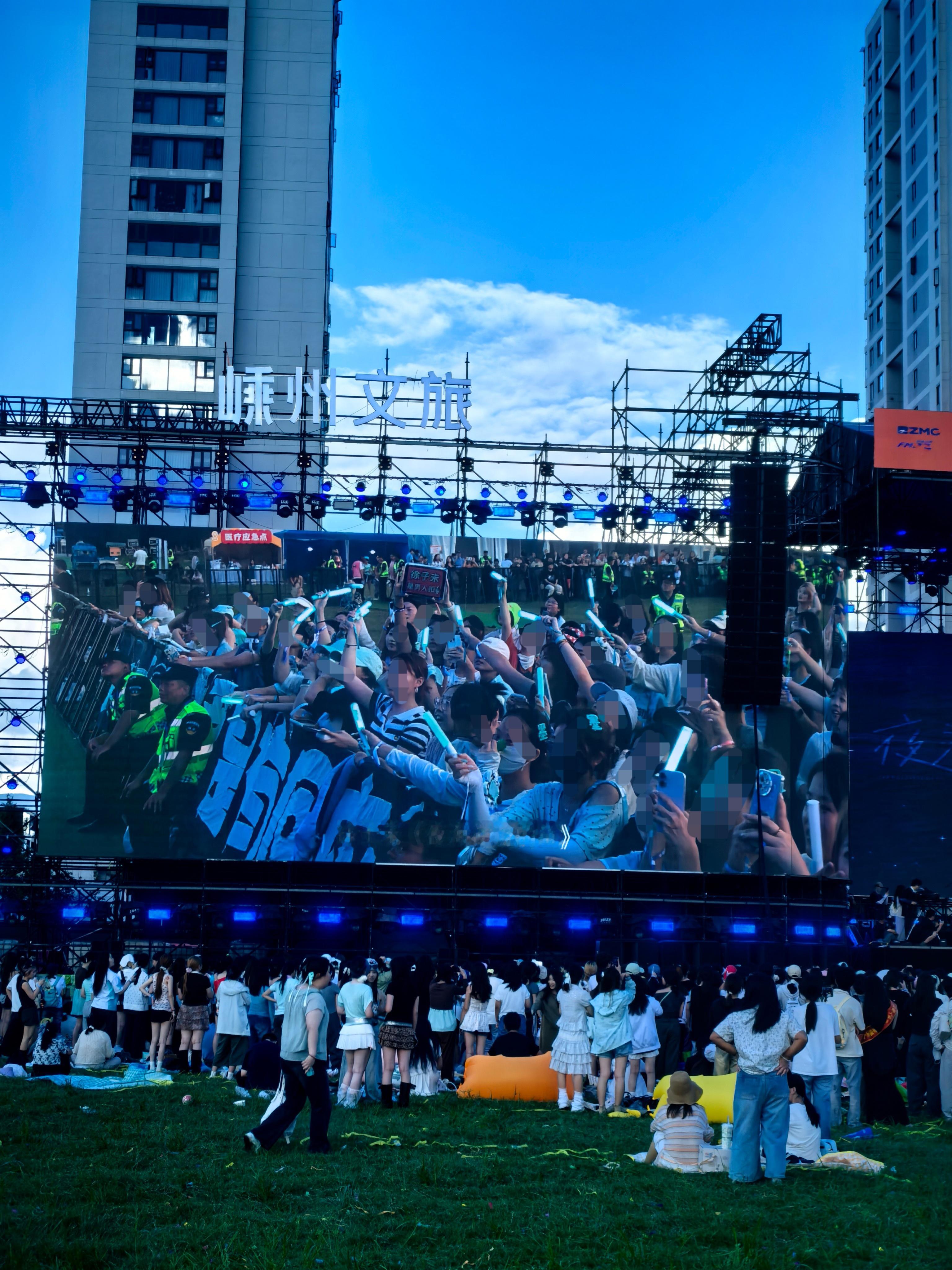 我好幸福呀我今天真的好幸福🥰本来早上起一大早扛着炸药包心情不是很美妙，但是我们