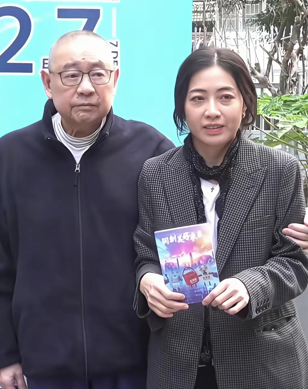 曾经的刘銮雄，不仅在香港的商场上大杀四方，资本雄浑。而且在香港的美女圈中，那也是