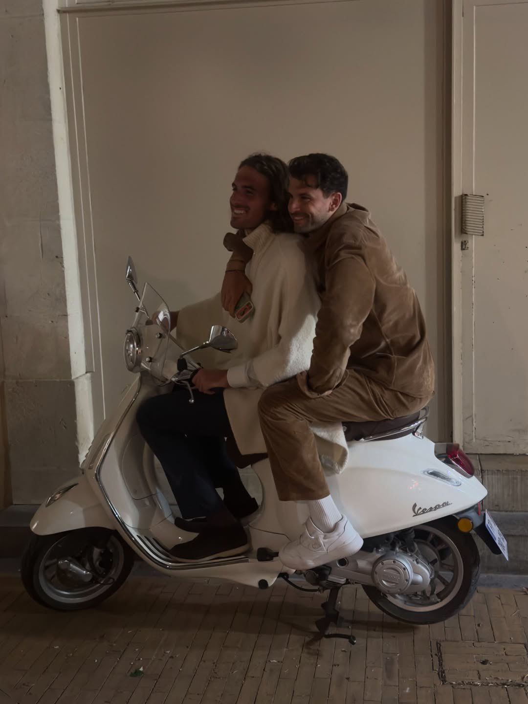 笑死了，骑上心爱的小摩托～🛵西西帕斯官宣迪米特洛夫是他的“ride or di