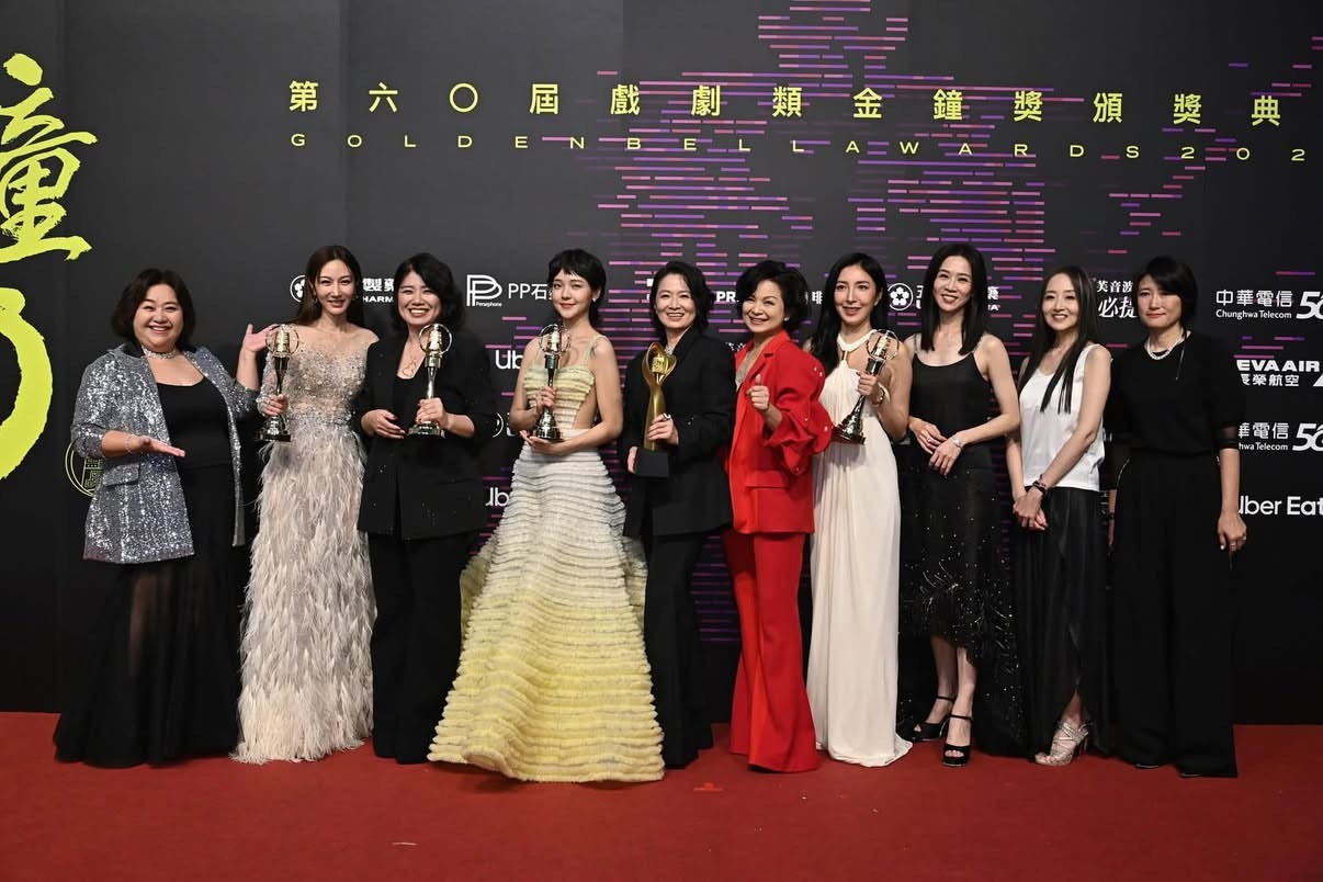 《影后》剧组大合照🏆本届金钟奖《影后》最终一共拿下5座金钟奖，包括「戏剧节目奖
