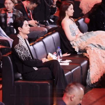 肖战和刘亦菲同框，应该是内娱男女明星颜值顶尖的同框了，好难得！这顶级的骨相两个一