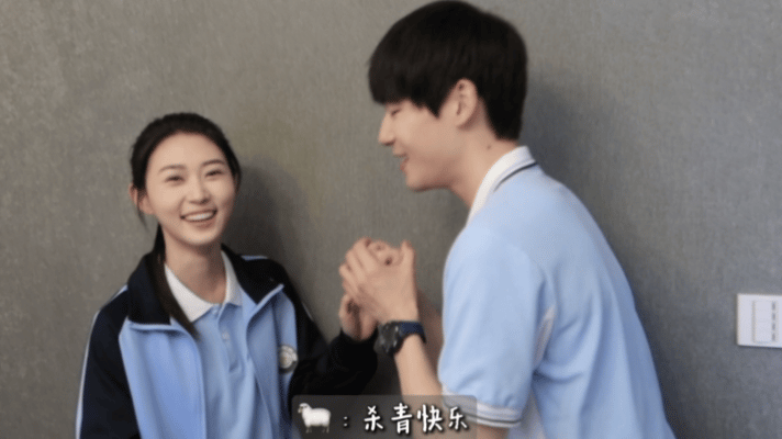 狙击蝴蝶程雅昭杀青夸出拜堂氛围好的爱情戏不必亲得昏天黑地。陶宛文和成睿一个默契的