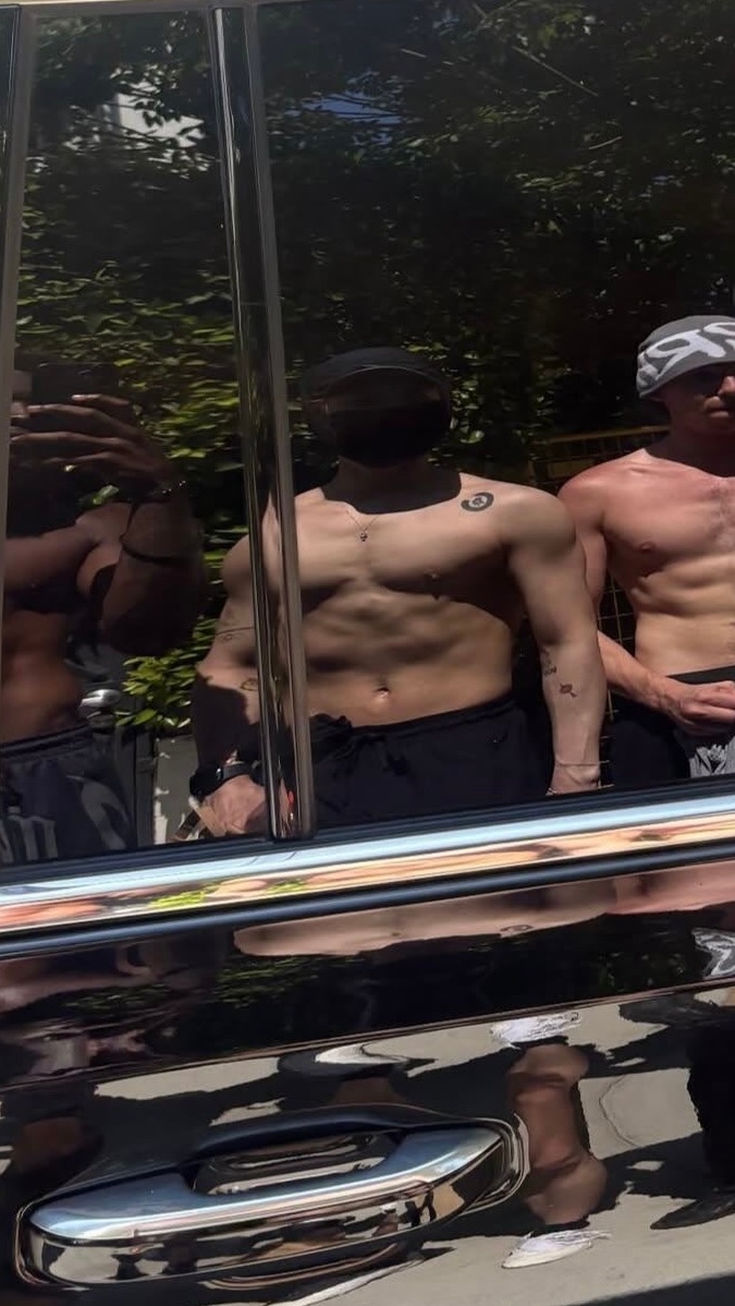 中间这位朋友 能看看脸吗👀
