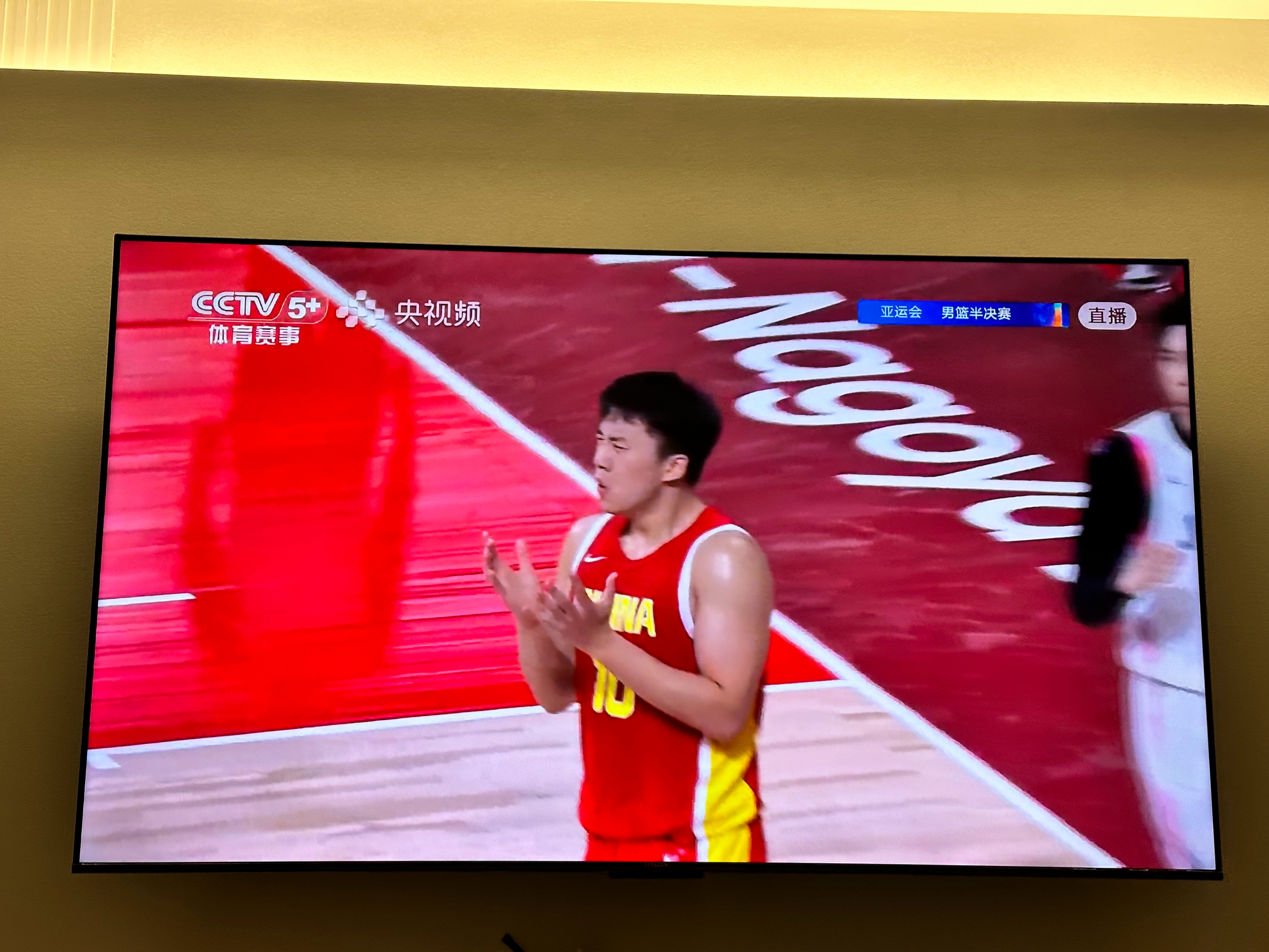 王俊杰稳住呀，心态要放平，这个犯规没必要呀！中国男篮vs日本男篮 ​​​