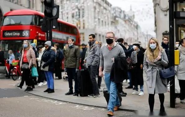 英国首相斯塔默背水一战演说翻车！救命演讲变催命符，工党支持率暴跌至17%历史谷底
