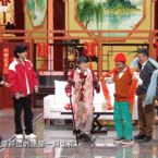  周深辽宁春晚好忙 周深辽宁春晚反差感 辽宁春晚周深：辽宁春晚的“忙内”担当！又