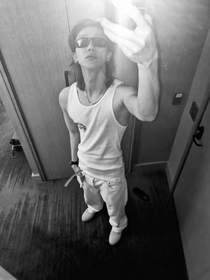 徐明浩宝宝玩得开心哦～哥哥你帅帅帅帅帅多发点明信片特别喜欢！