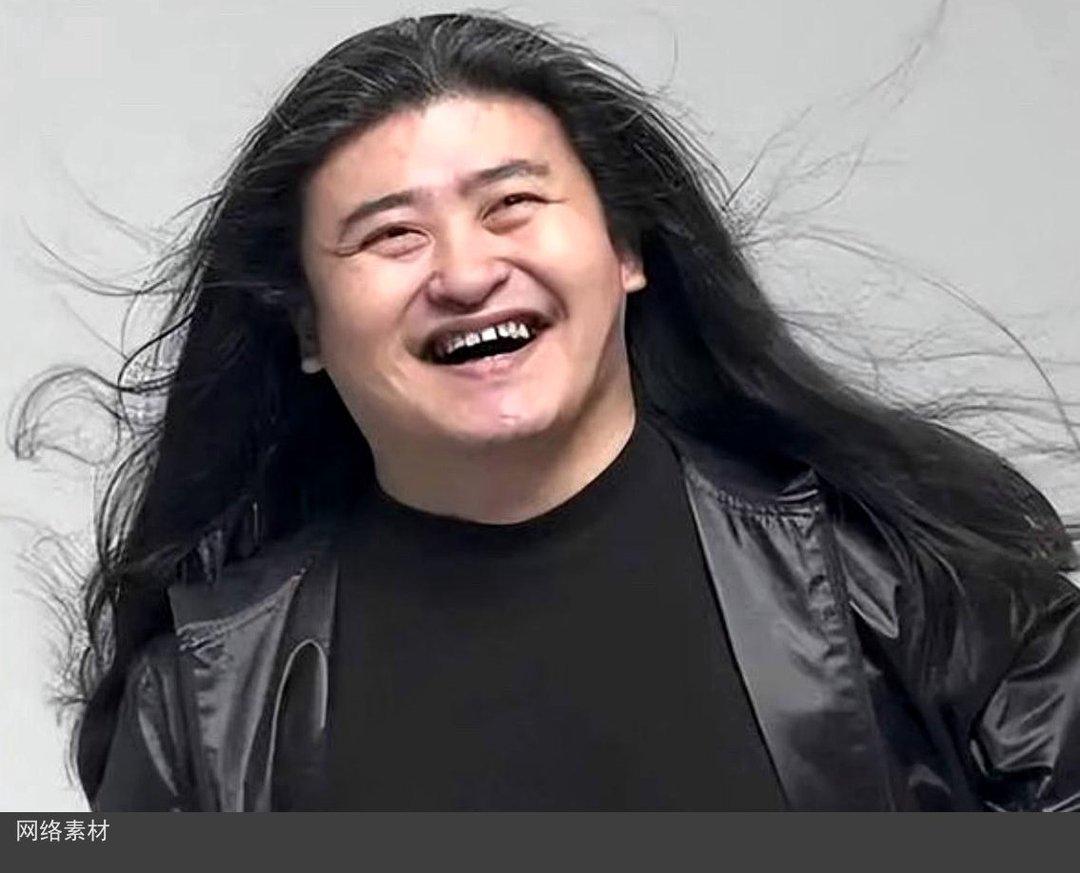 他给她写过一首歌，歌名就是她的名字，叫《璐璐》。这首歌写了十六年。
1987年底