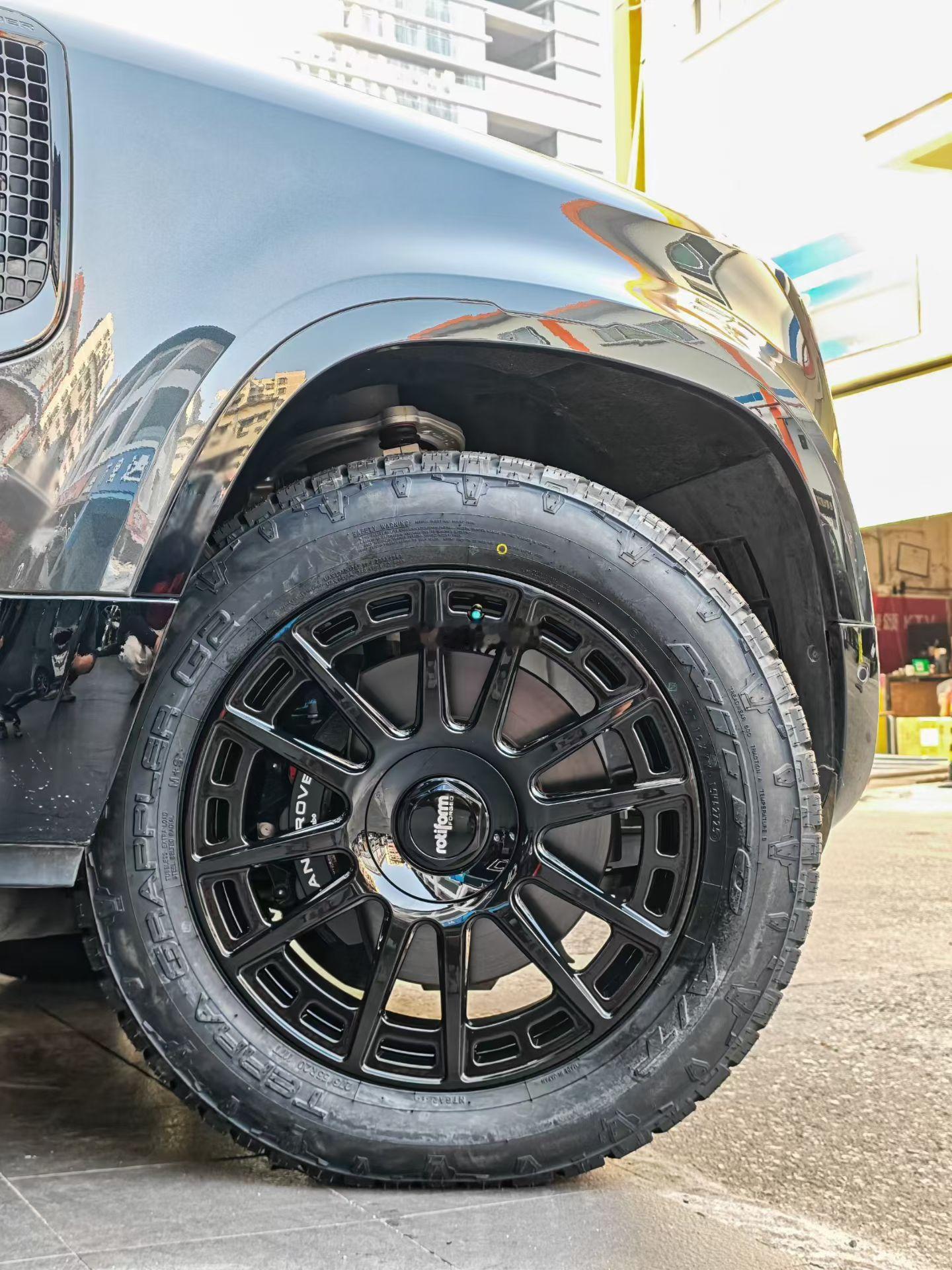 路虎卫士 完工案例Rotiform OZR 20寸耐特通NITTO G2 AT胎