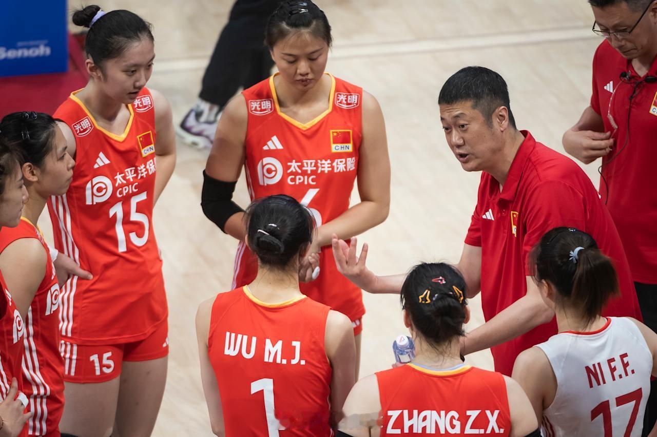 中国女排3比2多米尼加女排 更多FIVB组照。 ​​​