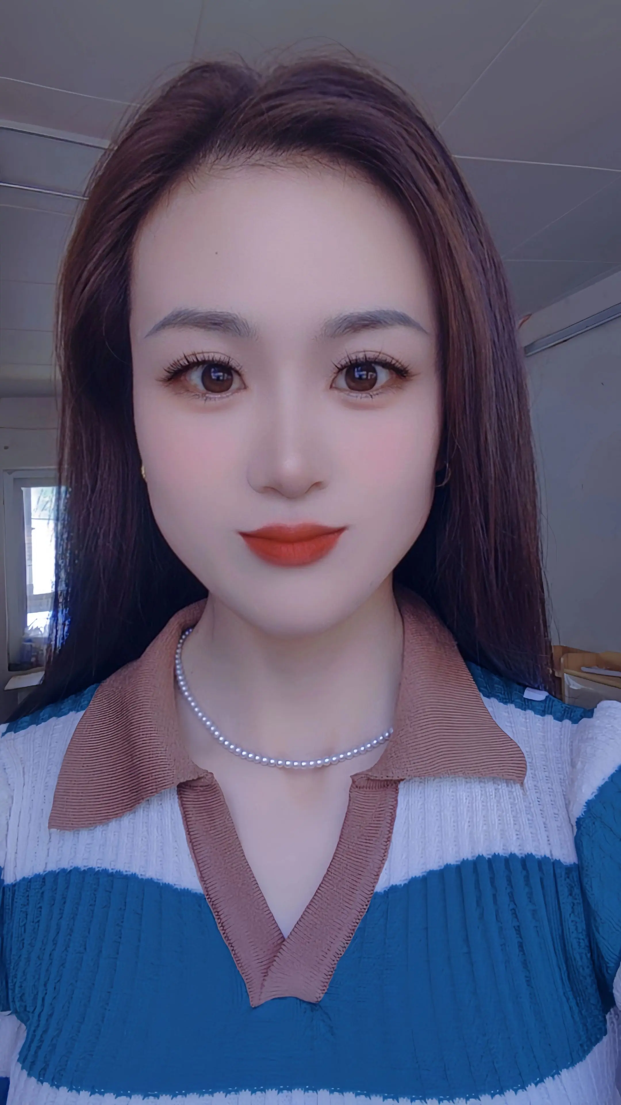 “ 我三岁识得五颜六色，而今三十有余，竟难辩人世间黑白”
