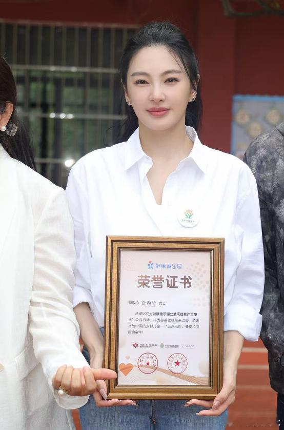 张雨绮驰援广西张雨绮捐赠驰援广西 真正感受到了同胞之间一方有难八方支援的意义，张