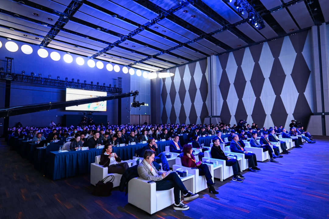 回顾一下前几天吉利的2025国际汽车设计论坛。这三年吉利一直在研究“中国汽车设计