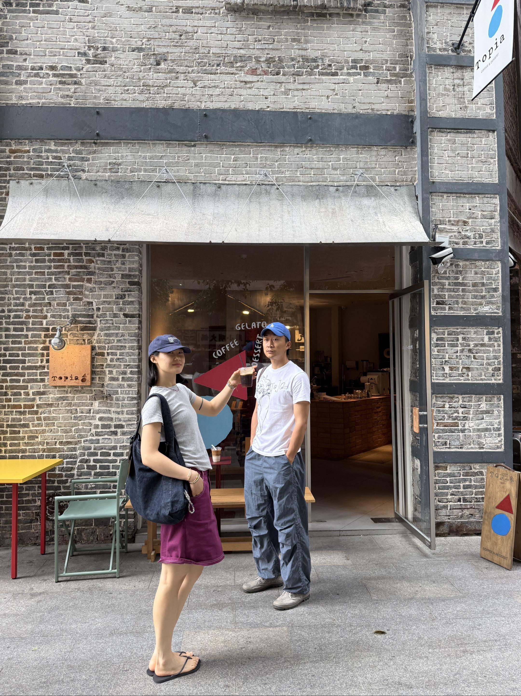 快乐重庆日记🎉。鲁祖庙好拍的哈哈哈，面也好吃的[大笑R] • 灰T...