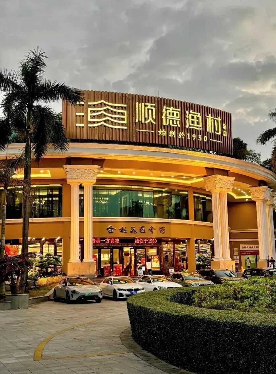 顺德渔村大酒楼的保安驱赶避雨母子这件事，你真以为错全在保安身上？根本不是。保安一