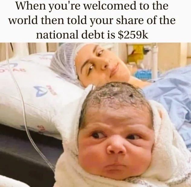 当你作为一个美国人刚来到这个世界，却被告知你所分担的国债是25.9万美元。这种感