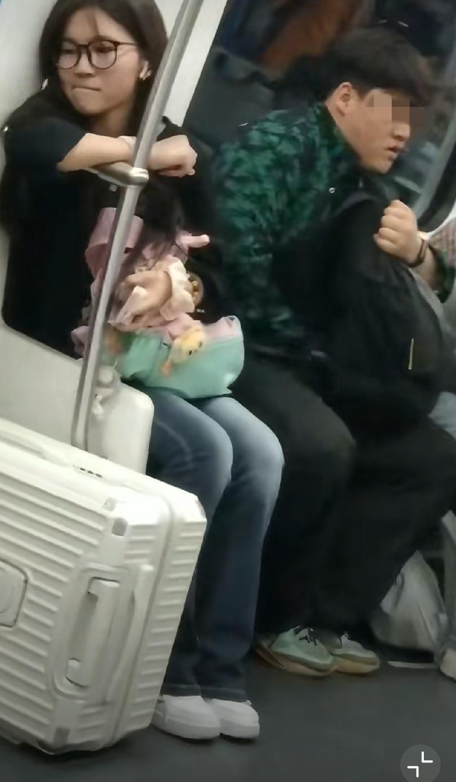 求旁边小姐姐的心里阴影面积。。。[捂脸]阴影面积挑战题 阴影中的独白 治愈阴影