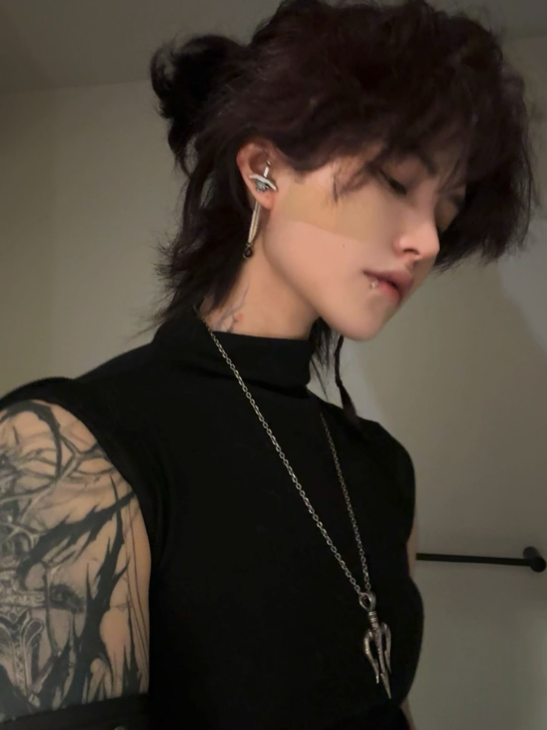 第一次看片注册成博主了 平台让我这两天出作品 怎么办 