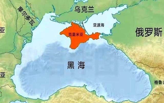 俄罗斯‌死守2万平方公里的克里米亚不放‌，究其原因：

克里米亚卡在黑海北岸中央