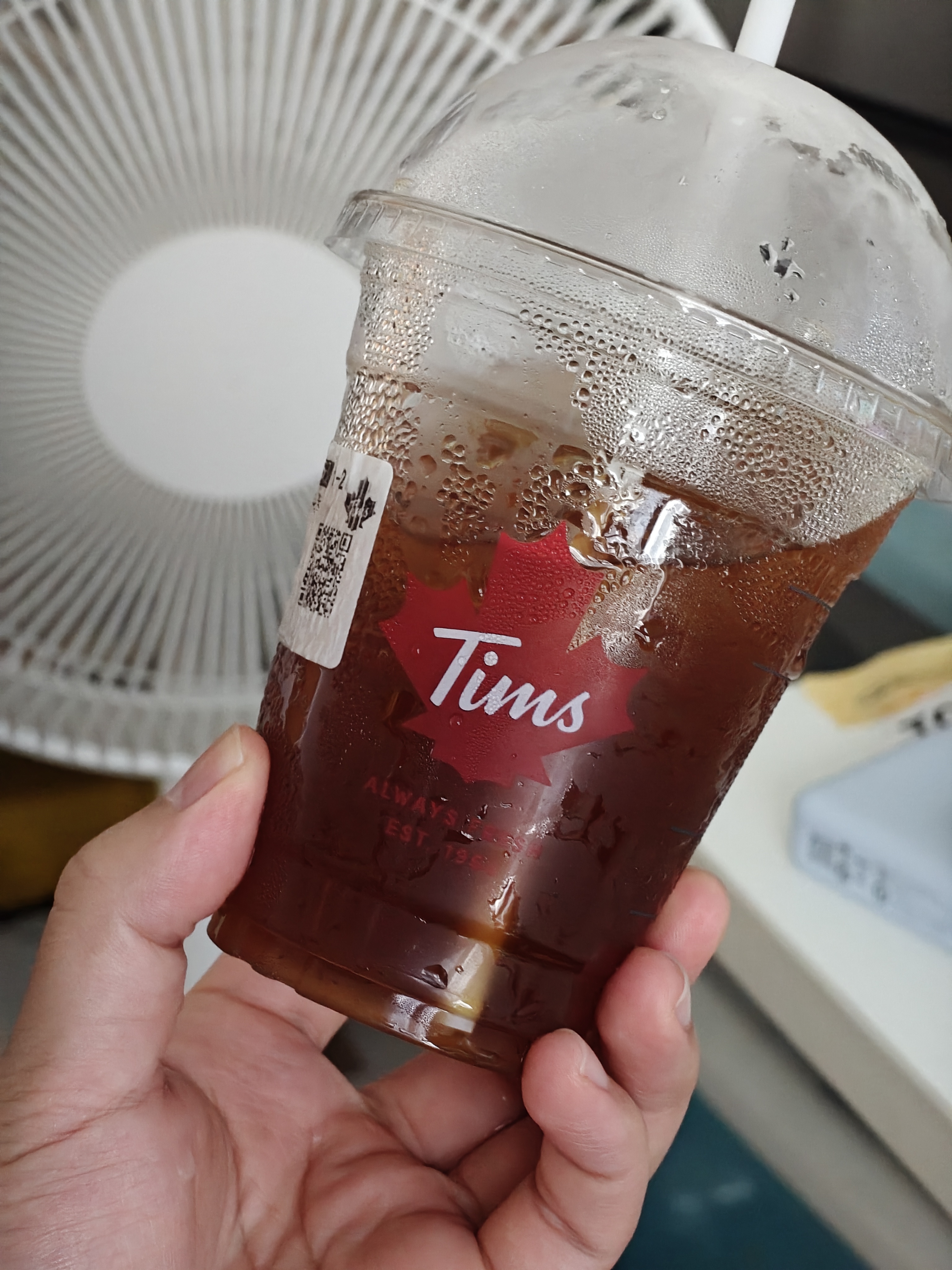 Tims这个金钻凤梨冷萃，喝起来怎么有种熟悉的感觉。。。哦！菠萝啤！！ ​​​