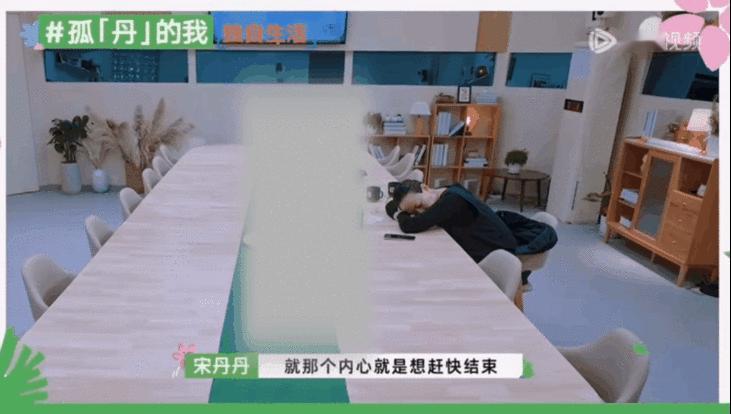 #董璇谈宋丹丹状态#八零舞厅因董璇的重新开业，成为了宋丹丹新的幸福港湾。 ​​​