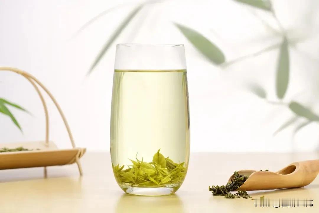 消夏

木门月

树木葱茏，大地舒展。太阳明晃晃的，晃得人不敢直视。这个时节，真
