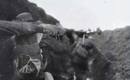 一日，8团准备攻打日伪军据点，交通壕却没挖好，受到上级的批评。团长在交通壕没挖到