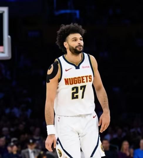 湖人赢球三大功臣
一，穆雷，曾经的湖人杀手，今天彻底成了卧底，全场14中1仅得5