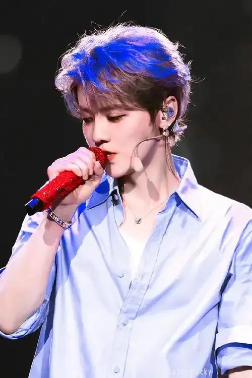 王力宏空降鹿晗演唱会：即兴互动解码顶级音乐人的职业修养

8月22日夜晚创造了内