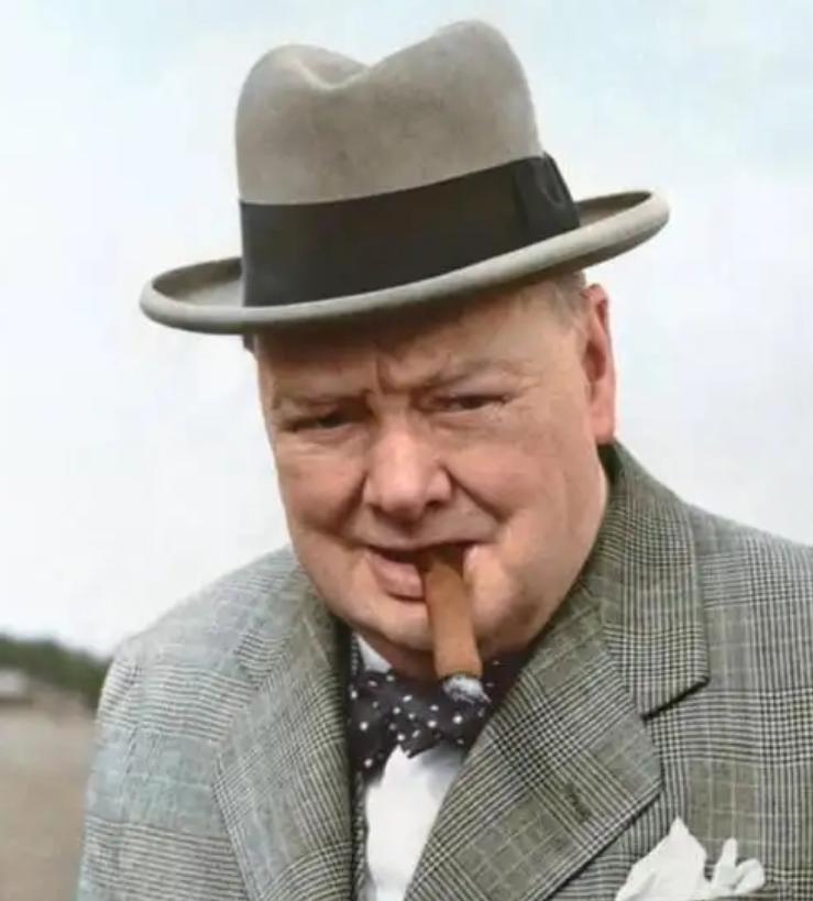 英国前首相丘吉尔曾一针见血地指出：“如果不是美国投下原子弹，日本这个国家也许早就