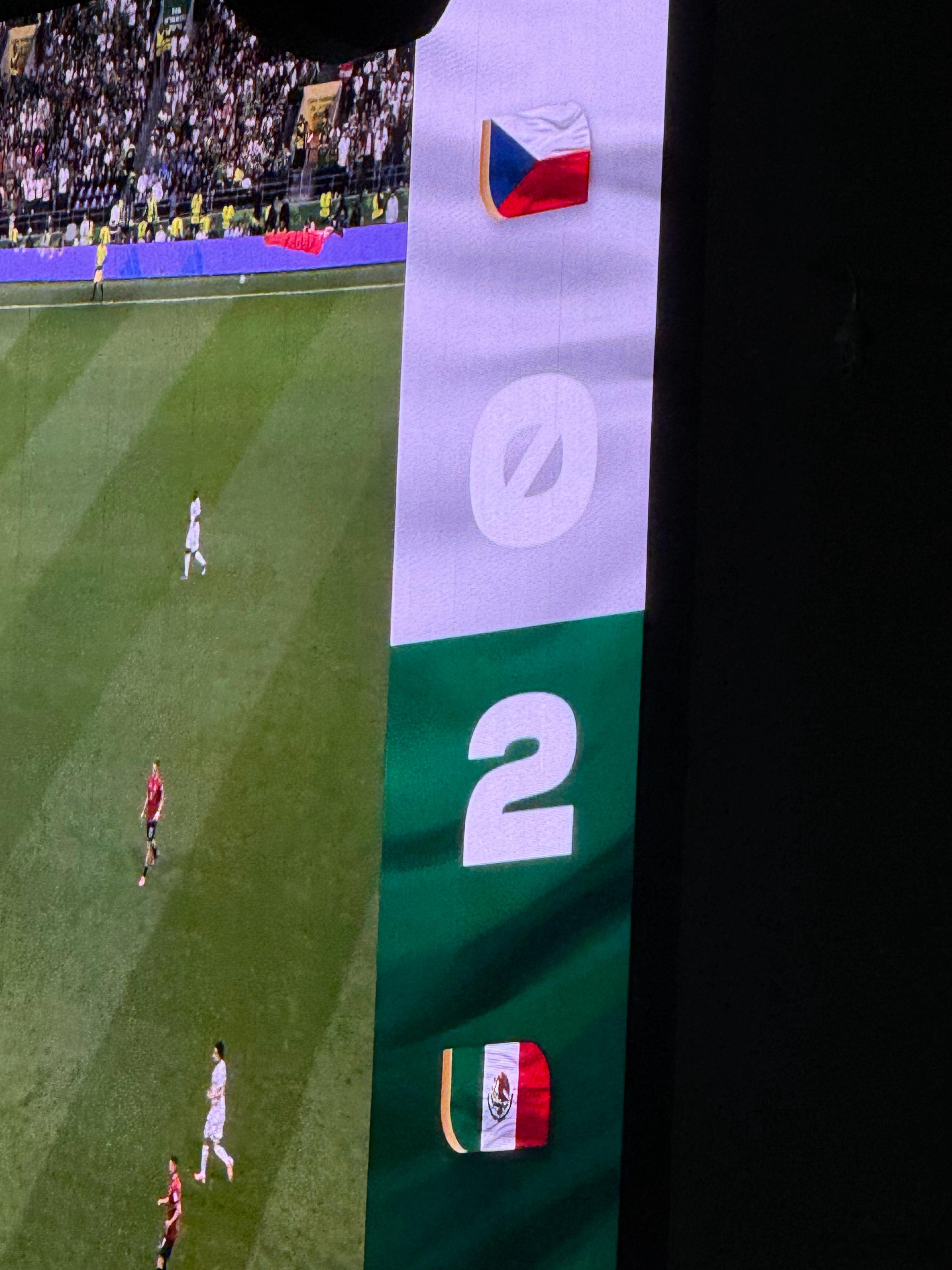 世界杯世界杯大v观赛团 这边2:0了，墨西哥领先。那边韩国队0:1了，要被淘汰了