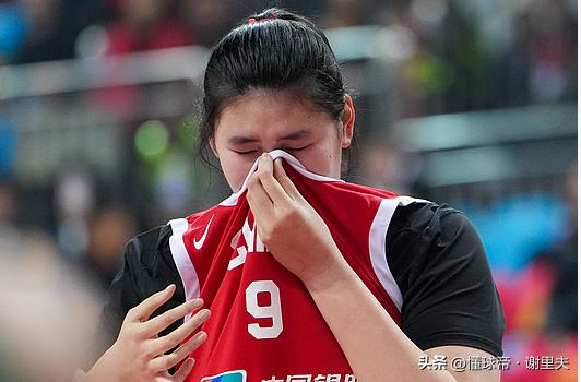 中国女篮内线太强悍！宫鲁鸣坐拥两大王牌，让巴西女篮很头疼，2.26米张子宇和20