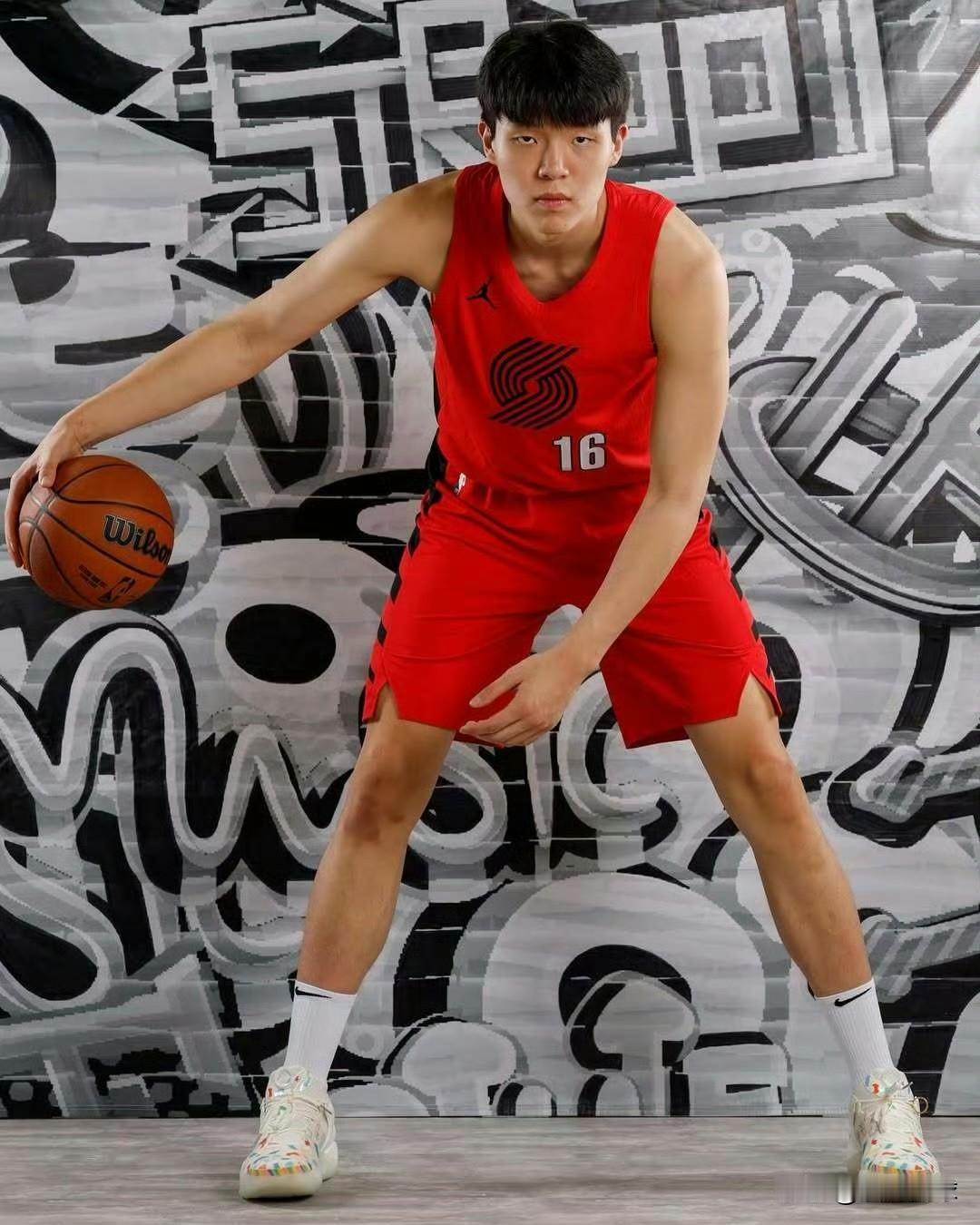 终于啊，杨瀚森打出了一场还不错的比赛！！！

——全场出战29分钟
——16投8