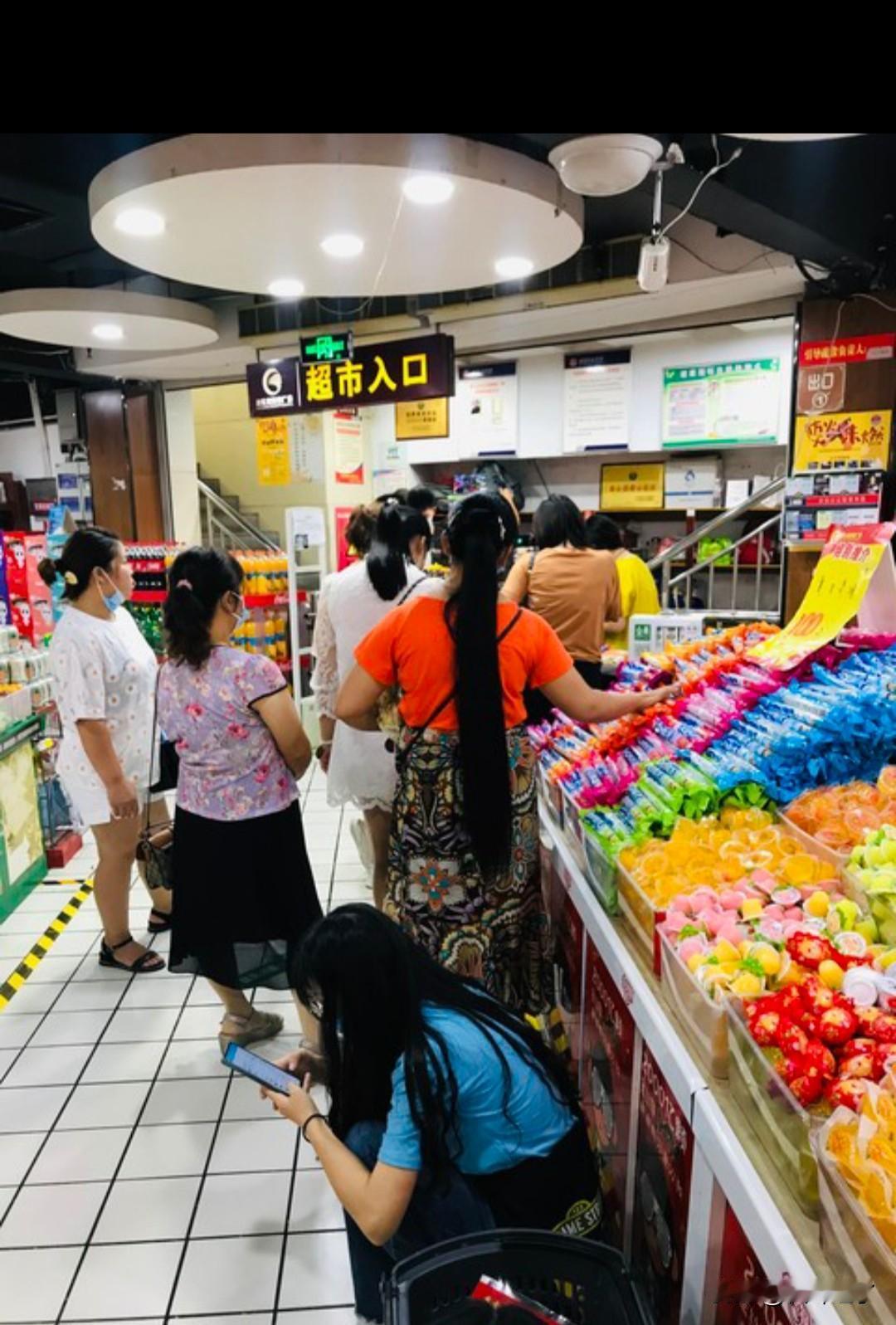 千万不要去超市盲目的充卡了。我们这里就有一个大型的连锁超市出事儿了。几年前这个超