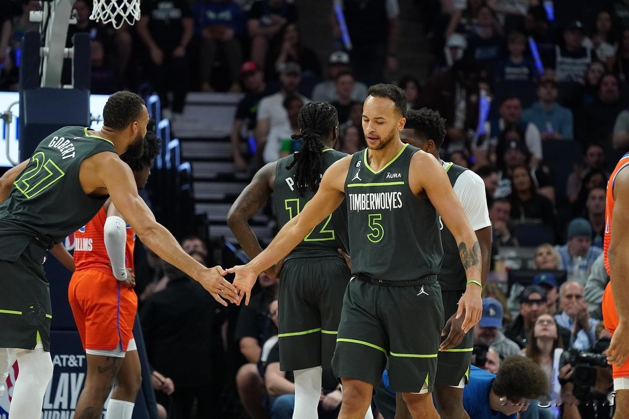 李凯尔重返森林狼，10人轮换阵容已定！

1、首发阵容——
迪文琴佐：193cm