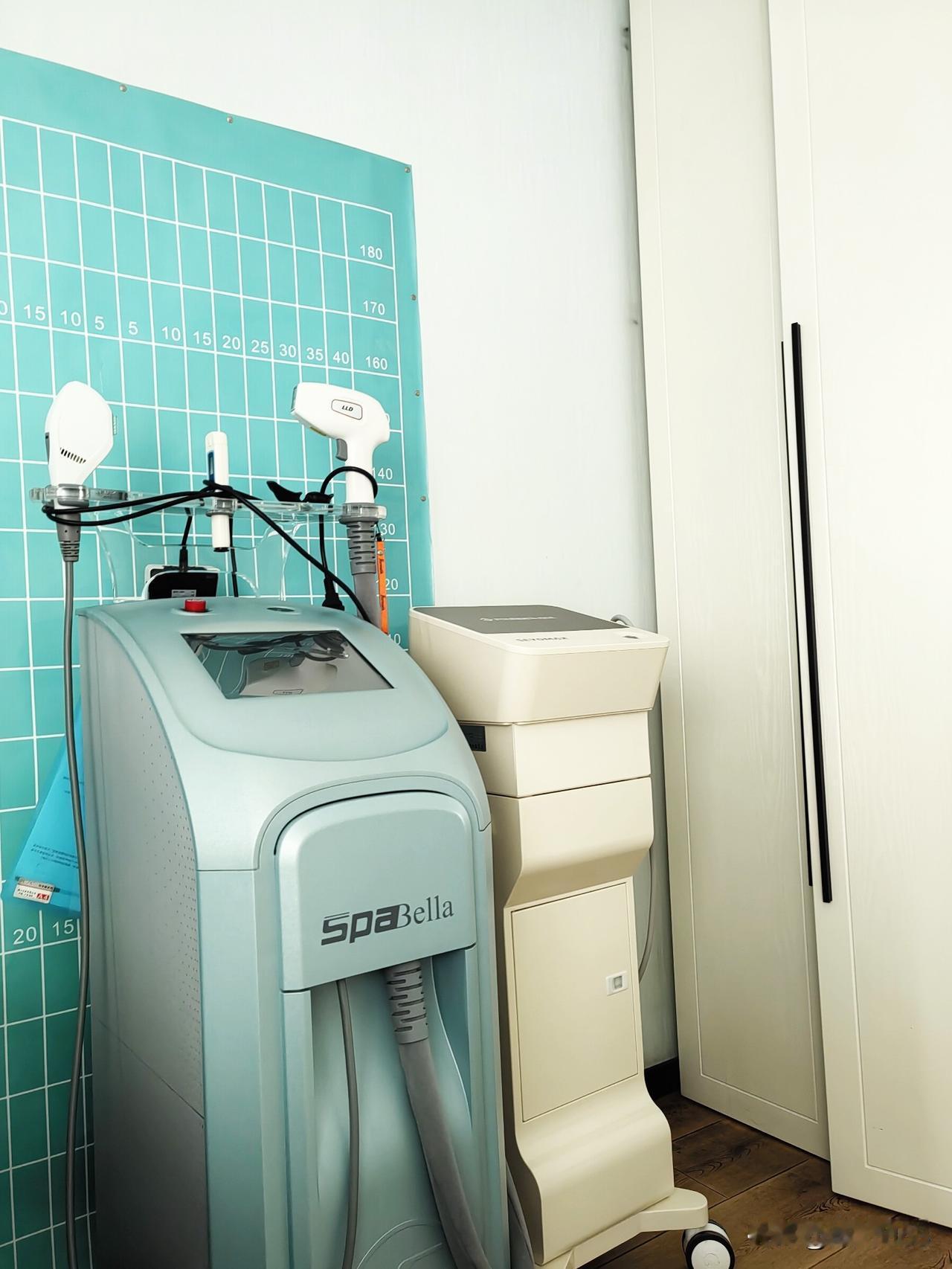 春日生活很精彩
阳春三月好风光

太阳明媚天气爽
上午约好去管理

环境优美心情